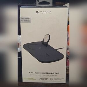 mophie 3-in-1 Fast Wireless Charger Dock in Black